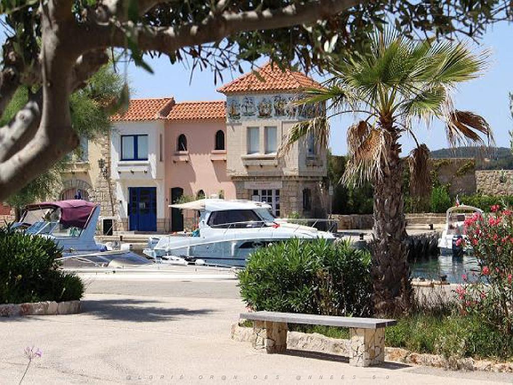183 D33 ILE DE BENDOR_000049.jpg